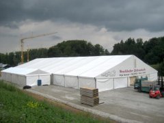 Festzelt mit Anbauzelt